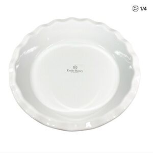 Emily Henry 9” pie plate NWT